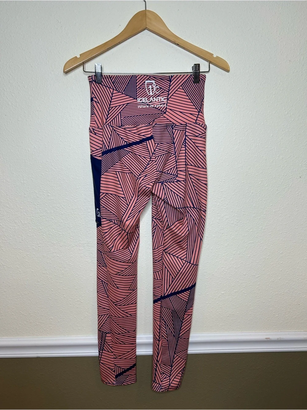 Icelantic Coral & Navy Geometric Print Leggings M